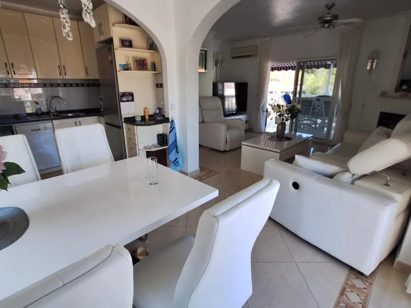 Bonita Villa Independiente con Piscina Privada en La Nucía