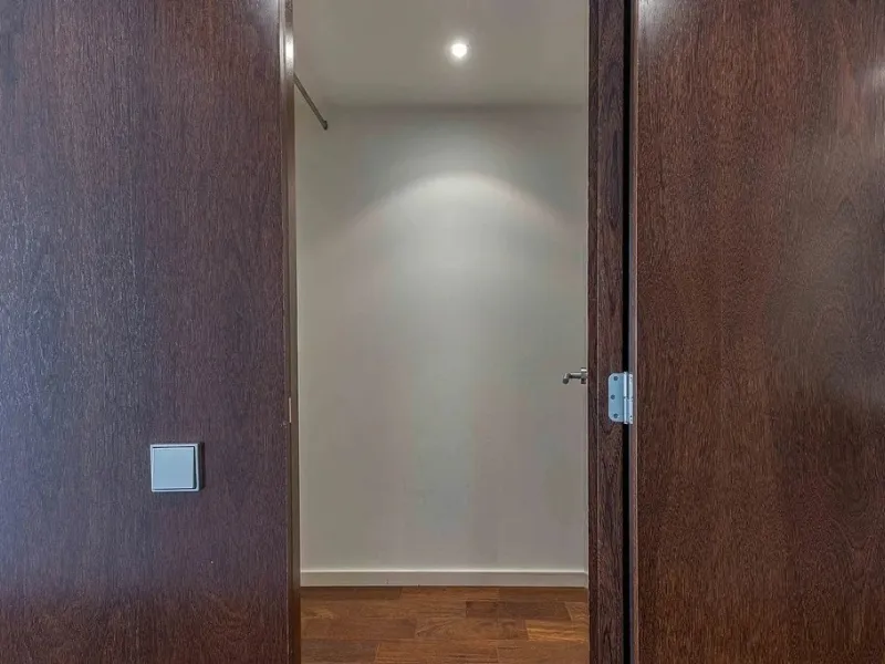 Bright Apartment with Large Balcony and Parking in Galvany, Barcelona