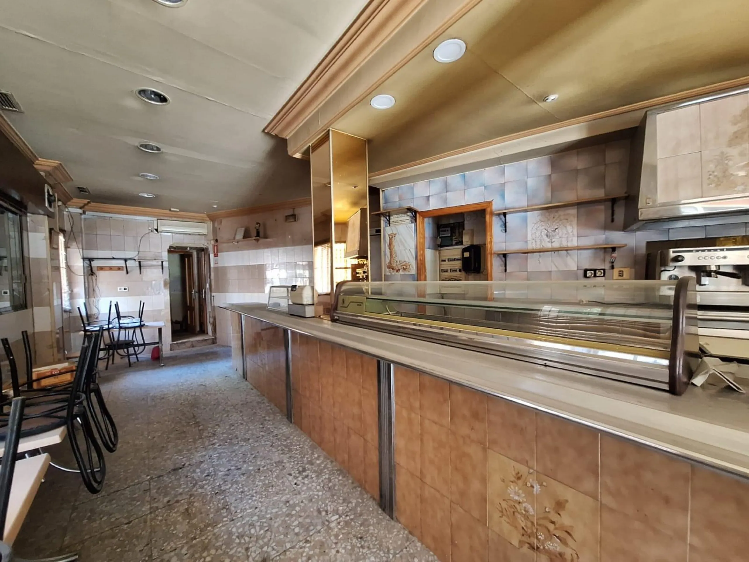 OPORTUNIDAD VENTA LOCAL PARA NEGOCIO - ANTES BAR CAFETERIA