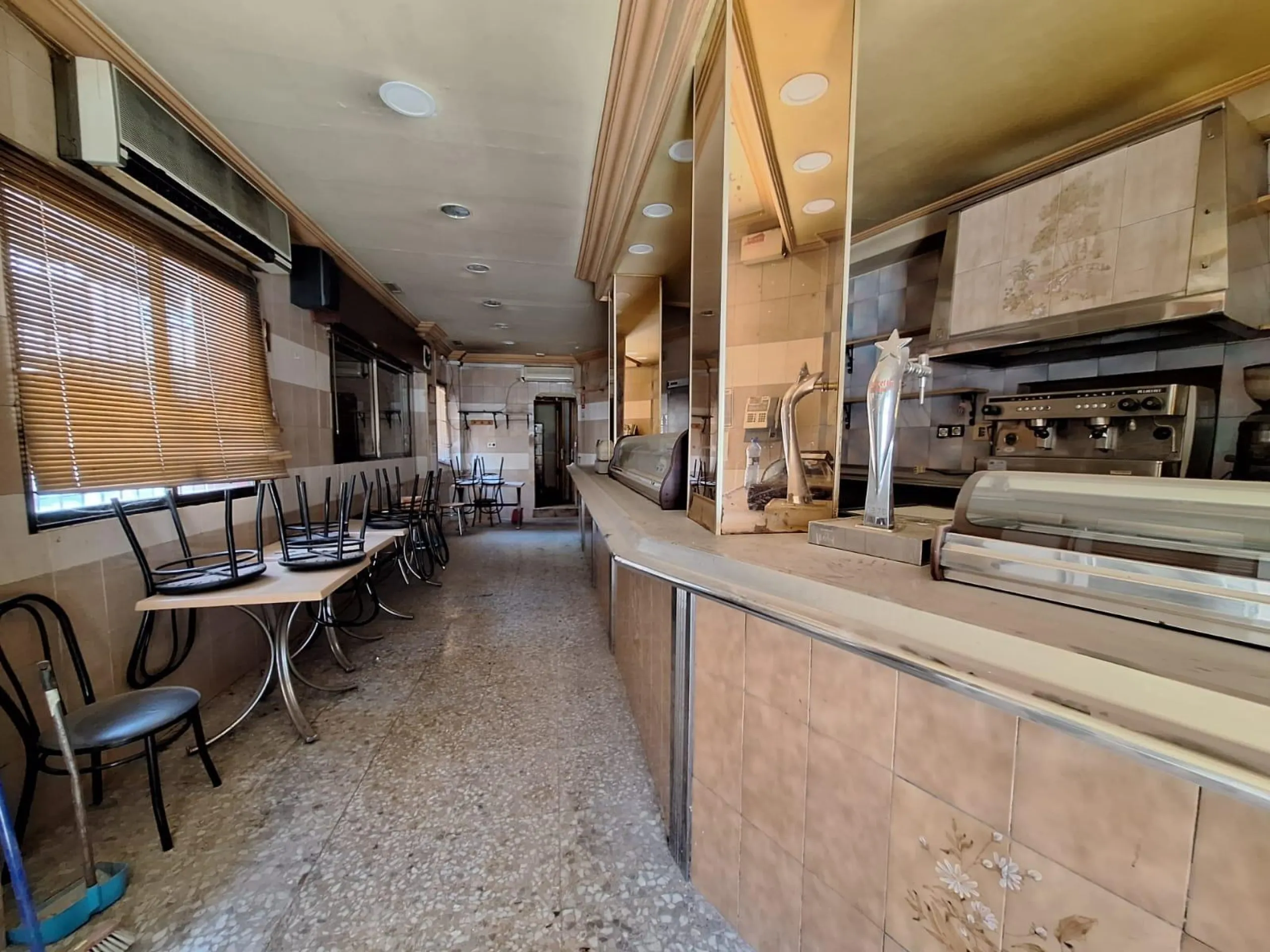 OPORTUNIDAD VENTA LOCAL PARA NEGOCIO - ANTES BAR CAFETERIA
