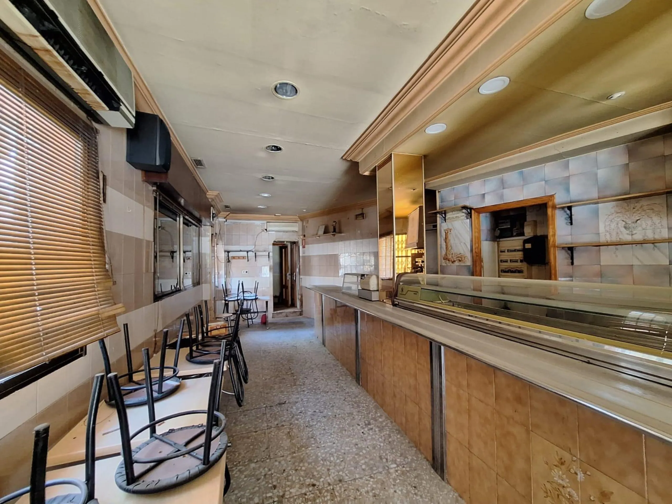 OPORTUNIDAD VENTA LOCAL PARA NEGOCIO - ANTES BAR CAFETERIA