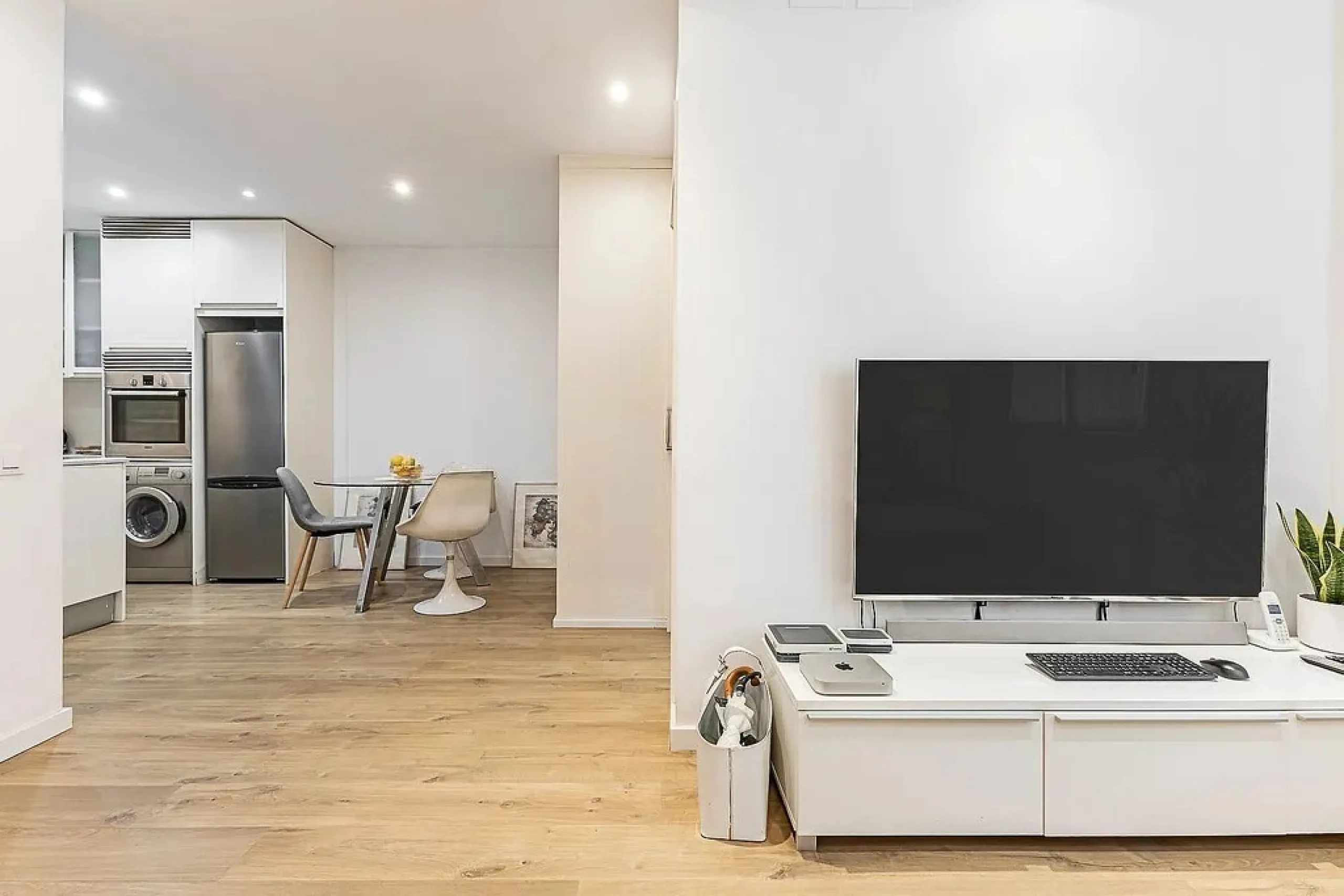 Ground Floor Apartment with Community Pool in Pedralbes, Barcelona