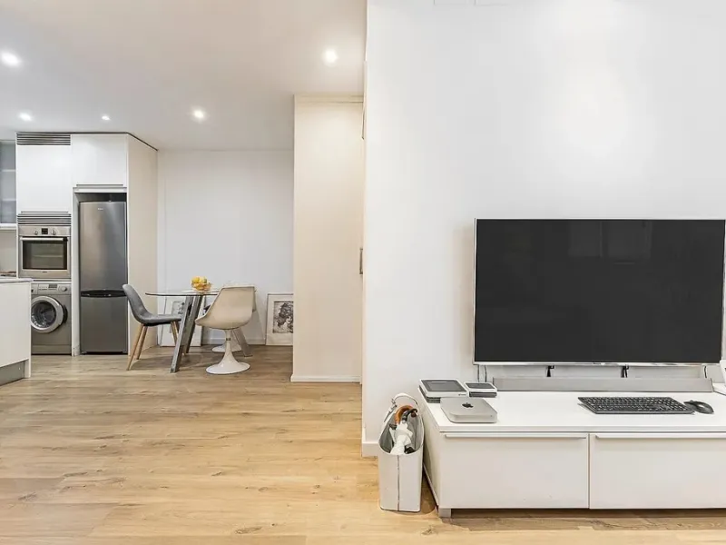 Ground Floor Apartment with Community Pool in Pedralbes, Barcelona