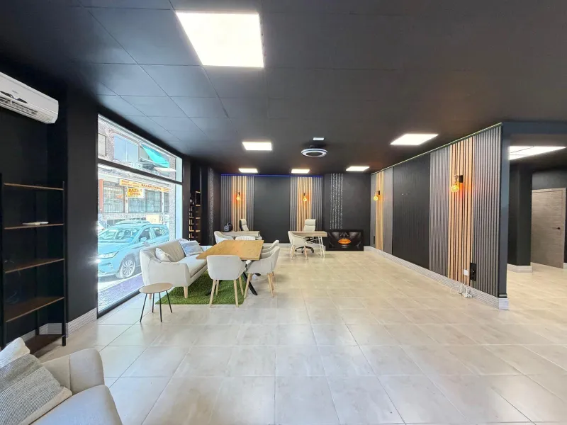 COMMERCIAL SPACE IN A TOP LOCATION OF TORREVIEJA AND 200 METERS FROM LOS LOCOS BEACH. WITH A TOTAL AREA OF 121 M².