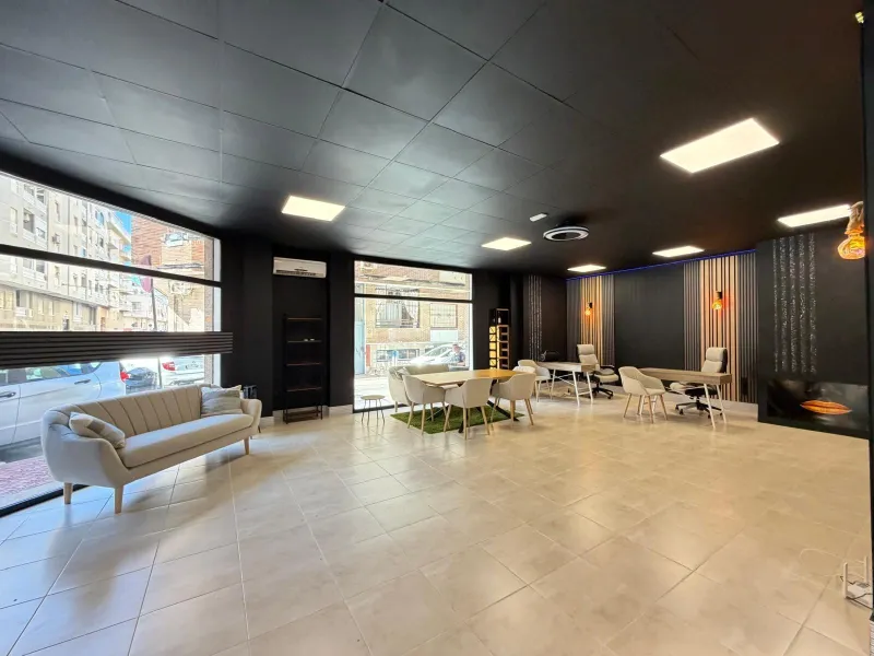 COMMERCIAL SPACE IN A TOP LOCATION OF TORREVIEJA AND 200 METERS FROM LOS LOCOS BEACH. WITH A TOTAL AREA OF 121 M².