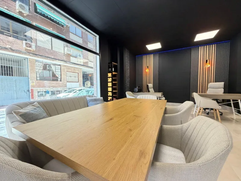 COMMERCIAL SPACE IN A TOP LOCATION OF TORREVIEJA AND 200 METERS FROM LOS LOCOS BEACH. WITH A TOTAL AREA OF 121 M².