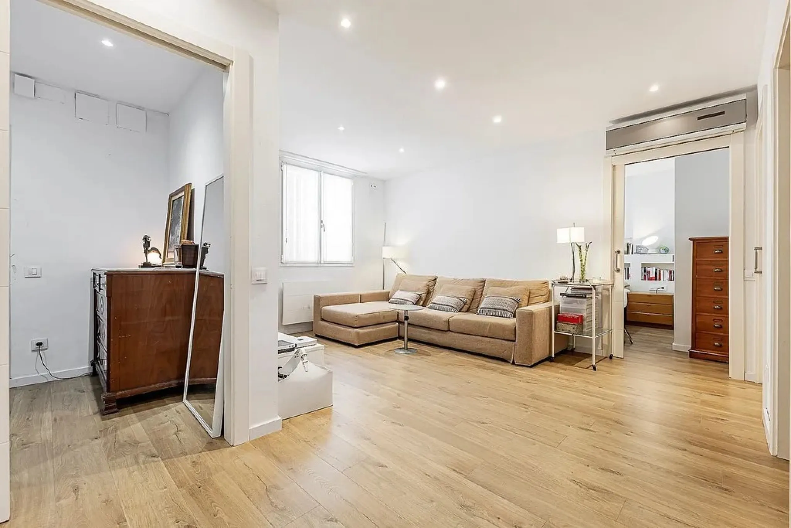 Ground Floor Apartment with Community Pool in Pedralbes, Barcelona