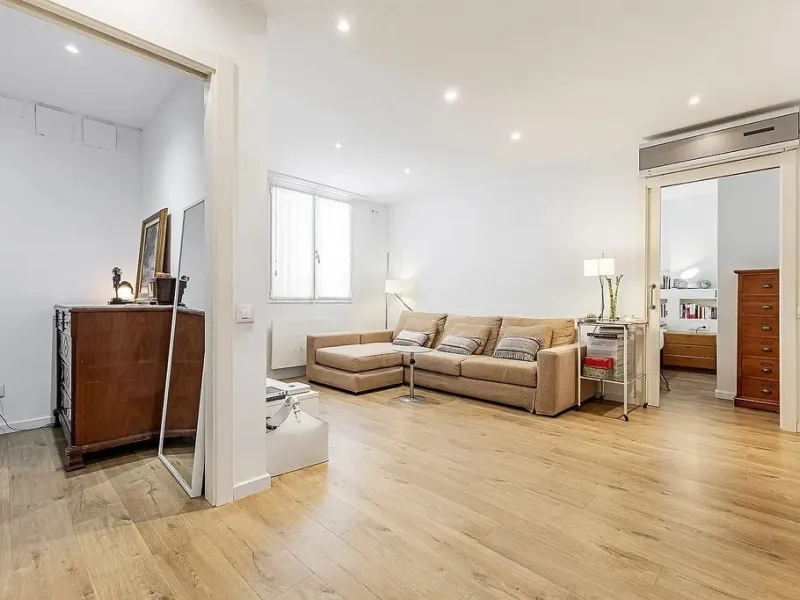 Ground Floor Apartment with Community Pool in Pedralbes, Barcelona