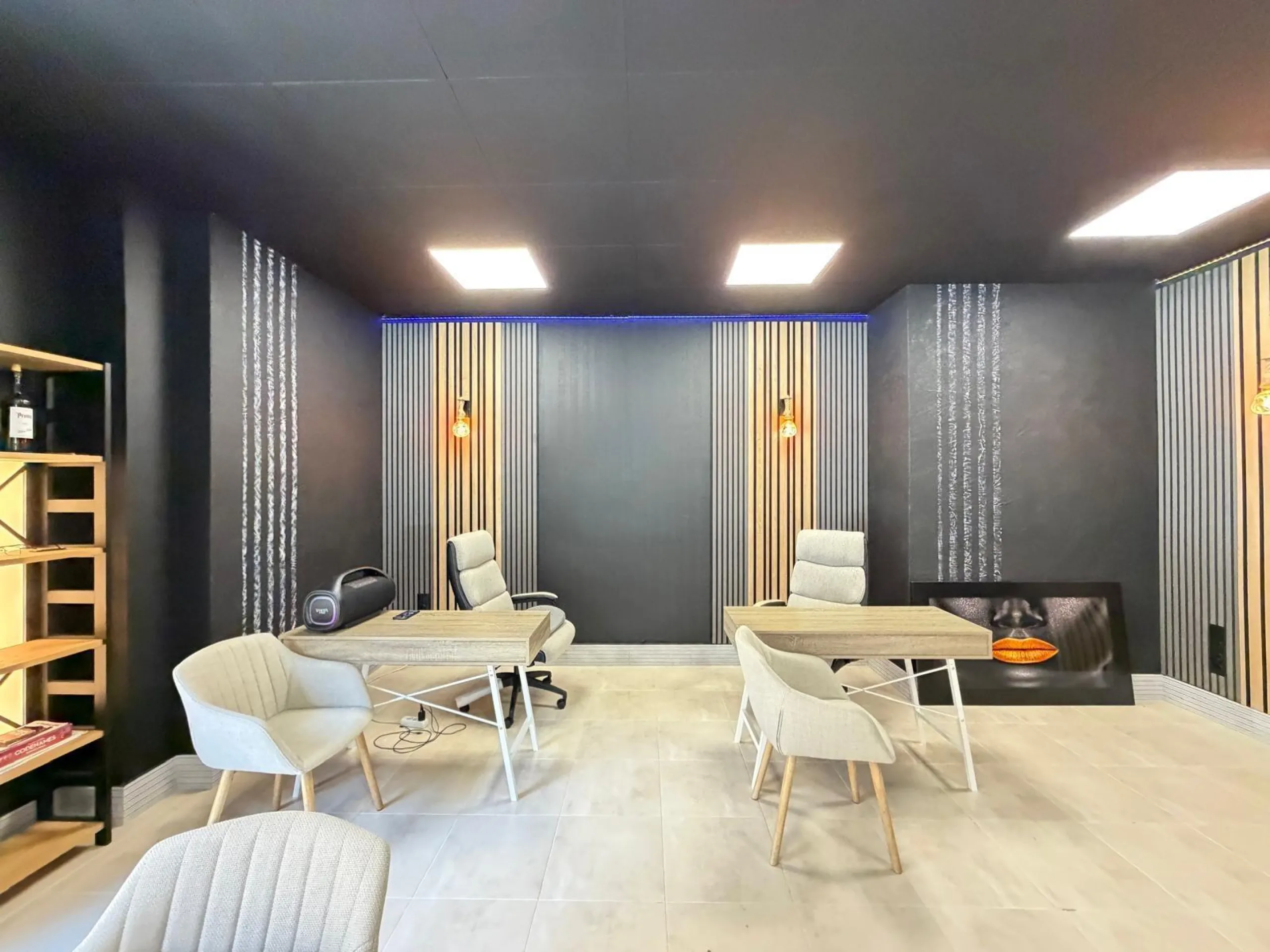 COMMERCIAL SPACE IN A TOP LOCATION OF TORREVIEJA AND 200 METERS FROM LOS LOCOS BEACH. WITH A TOTAL AREA OF 121 M².