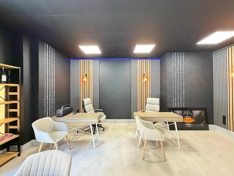 COMMERCIAL SPACE IN A TOP LOCATION OF TORREVIEJA AND 200 METERS FROM LOS LOCOS BEACH. WITH A TOTAL AREA OF 121 M².