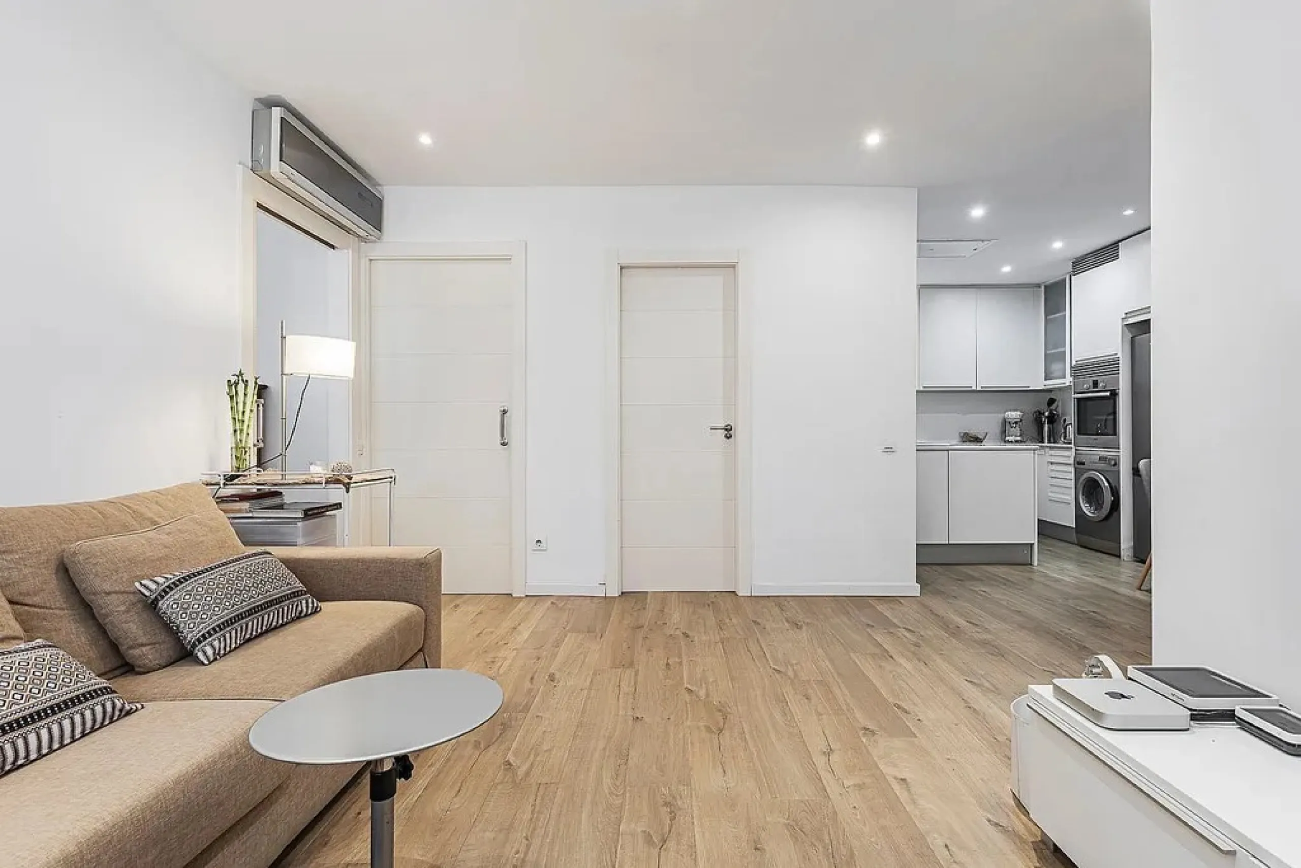 Ground Floor Apartment with Community Pool in Pedralbes, Barcelona