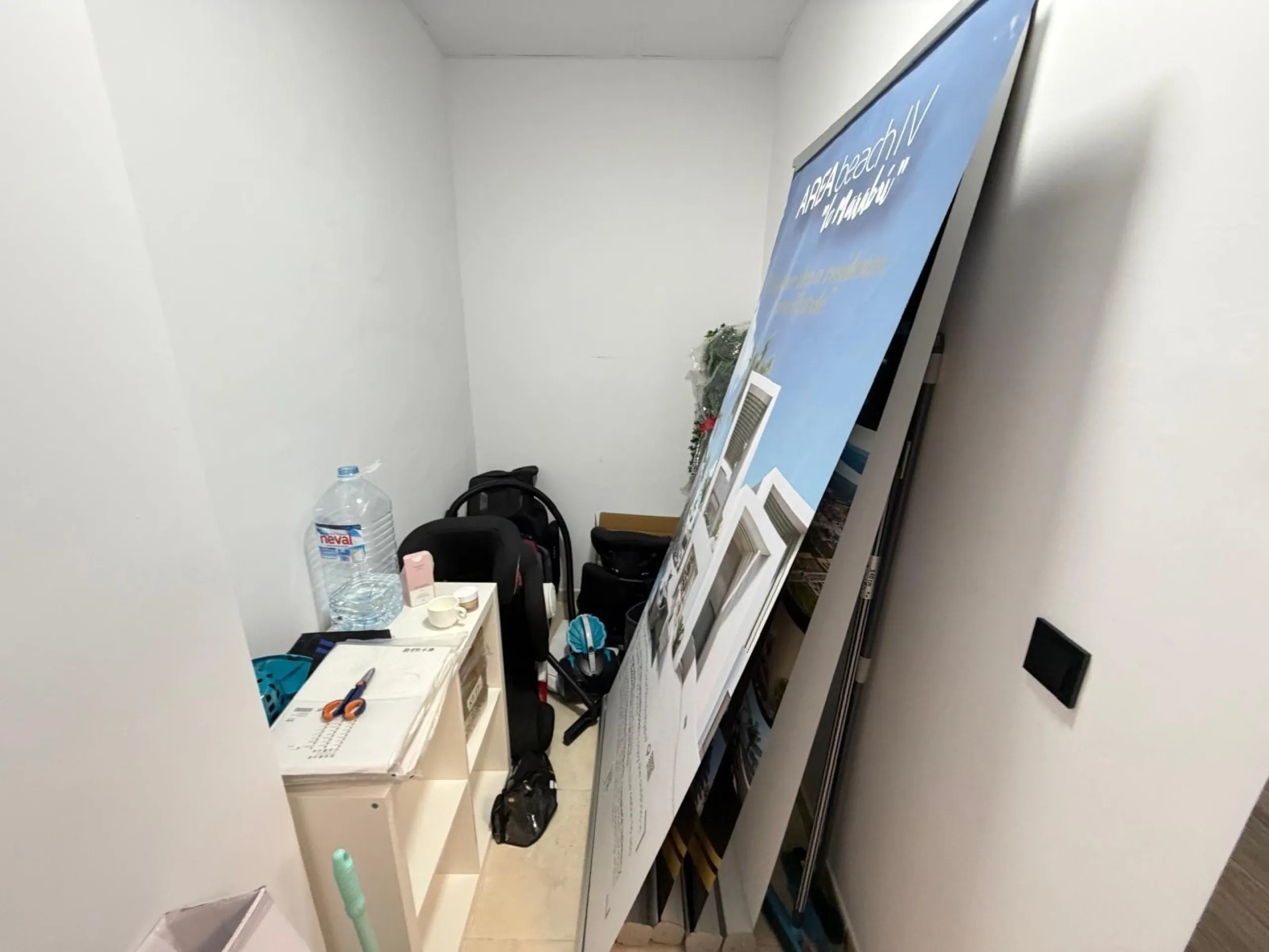 COMMERCIAL SPACE IN A TOP LOCATION OF TORREVIEJA AND 200 METERS FROM LOS LOCOS BEACH. WITH A TOTAL AREA OF 121 M².
