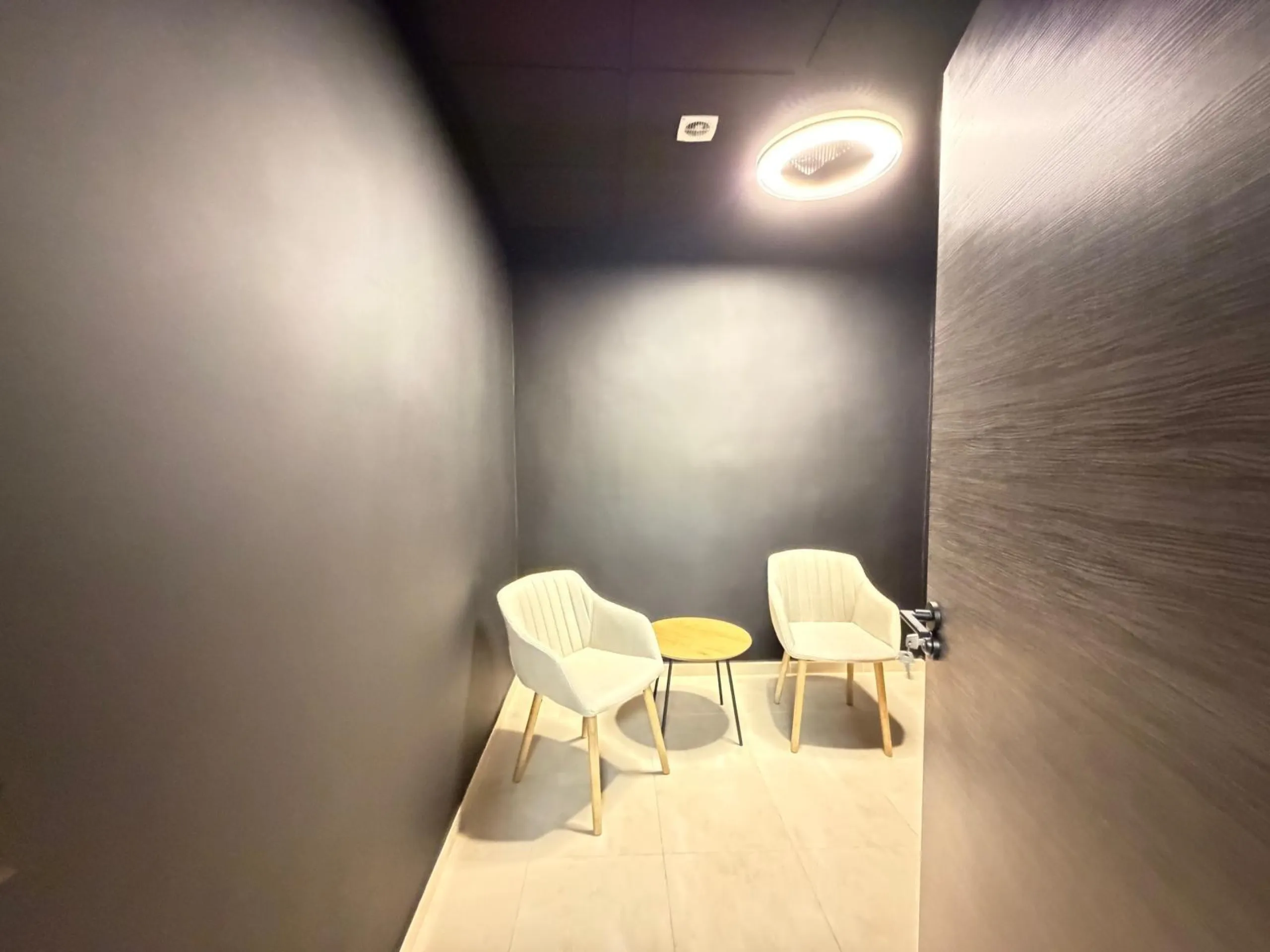 COMMERCIAL SPACE IN A TOP LOCATION OF TORREVIEJA AND 200 METERS FROM LOS LOCOS BEACH. WITH A TOTAL AREA OF 121 M².