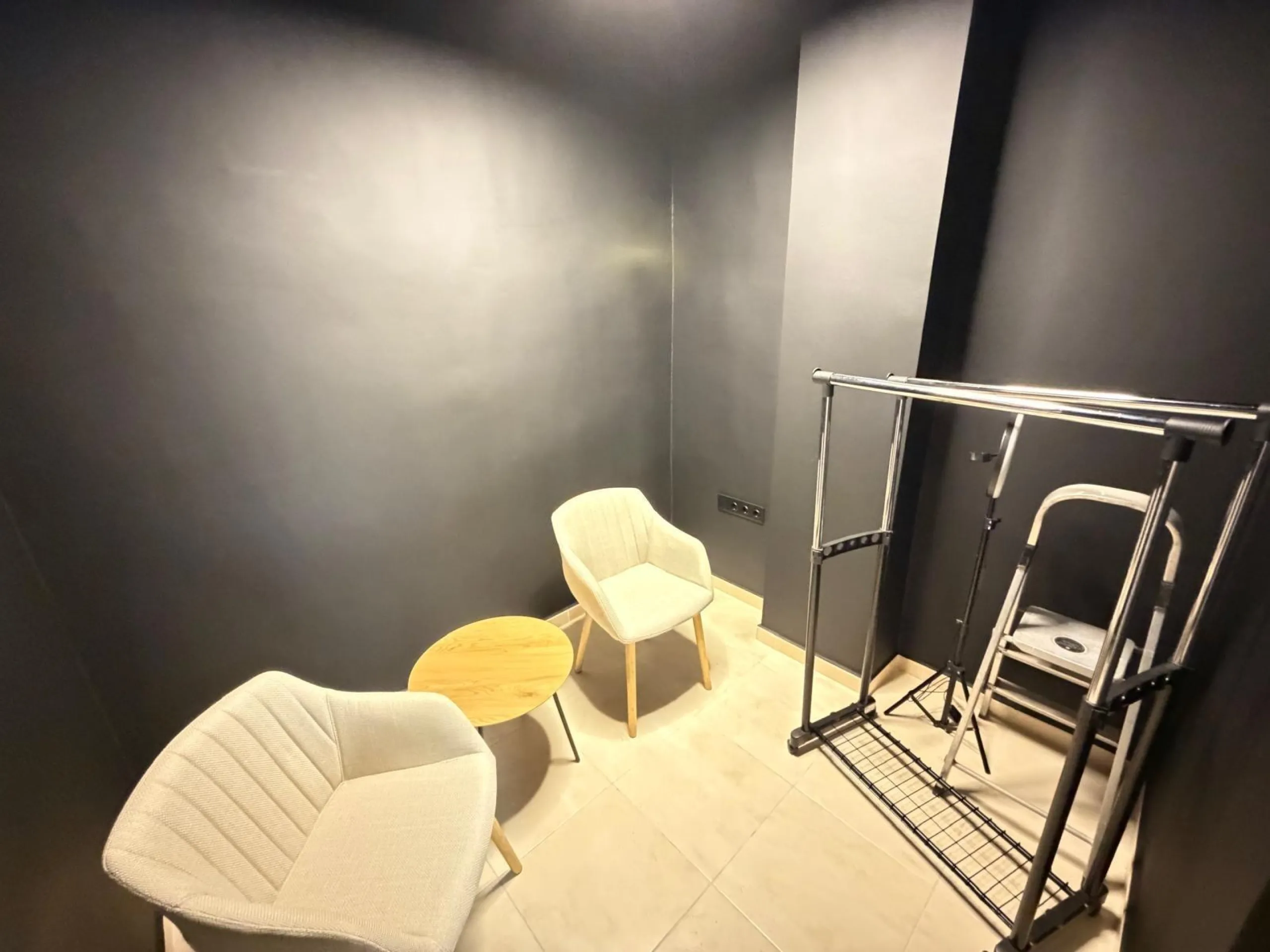 COMMERCIAL SPACE IN A TOP LOCATION OF TORREVIEJA AND 200 METERS FROM LOS LOCOS BEACH. WITH A TOTAL AREA OF 121 M².