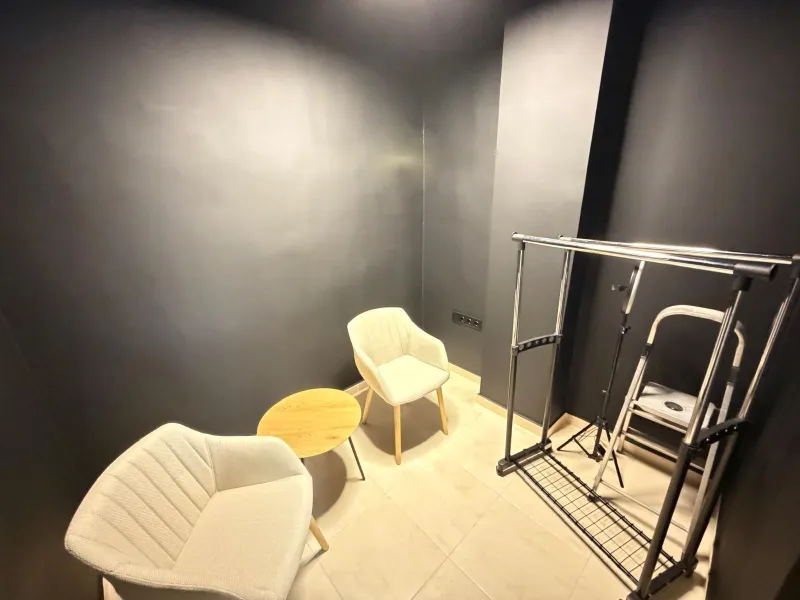 COMMERCIAL SPACE IN A TOP LOCATION OF TORREVIEJA AND 200 METERS FROM LOS LOCOS BEACH. WITH A TOTAL AREA OF 121 M².