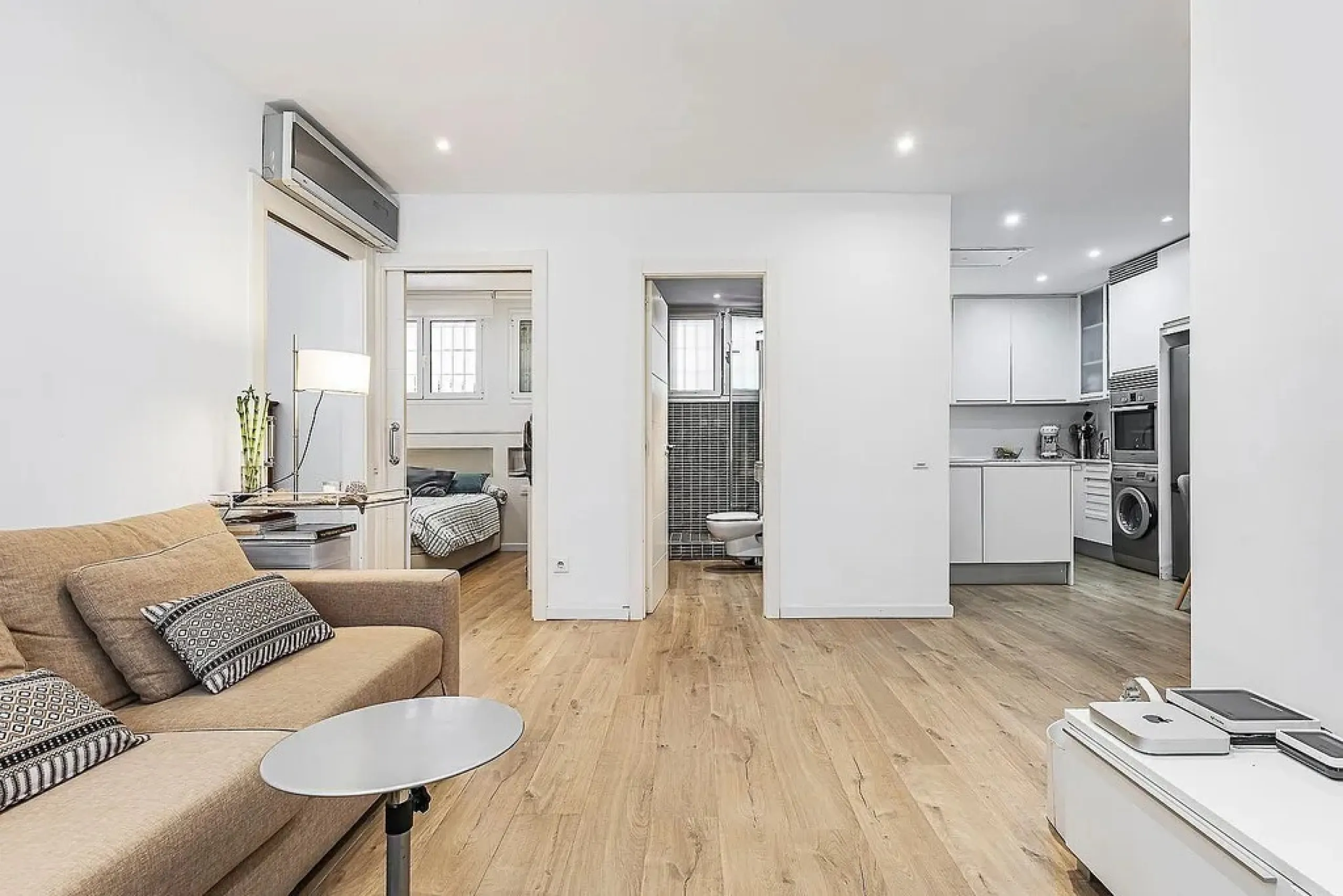 Ground Floor Apartment with Community Pool in Pedralbes, Barcelona