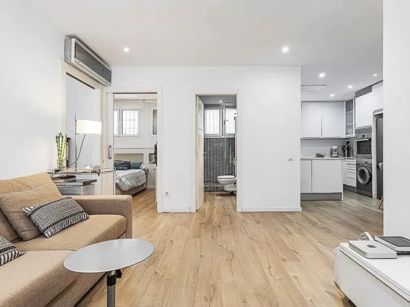 Ground Floor Apartment with Community Pool in Pedralbes, Barcelona