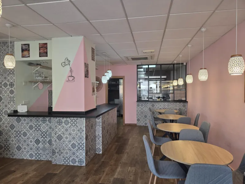 Restaurant or Pizzeria on the Beach of Campello