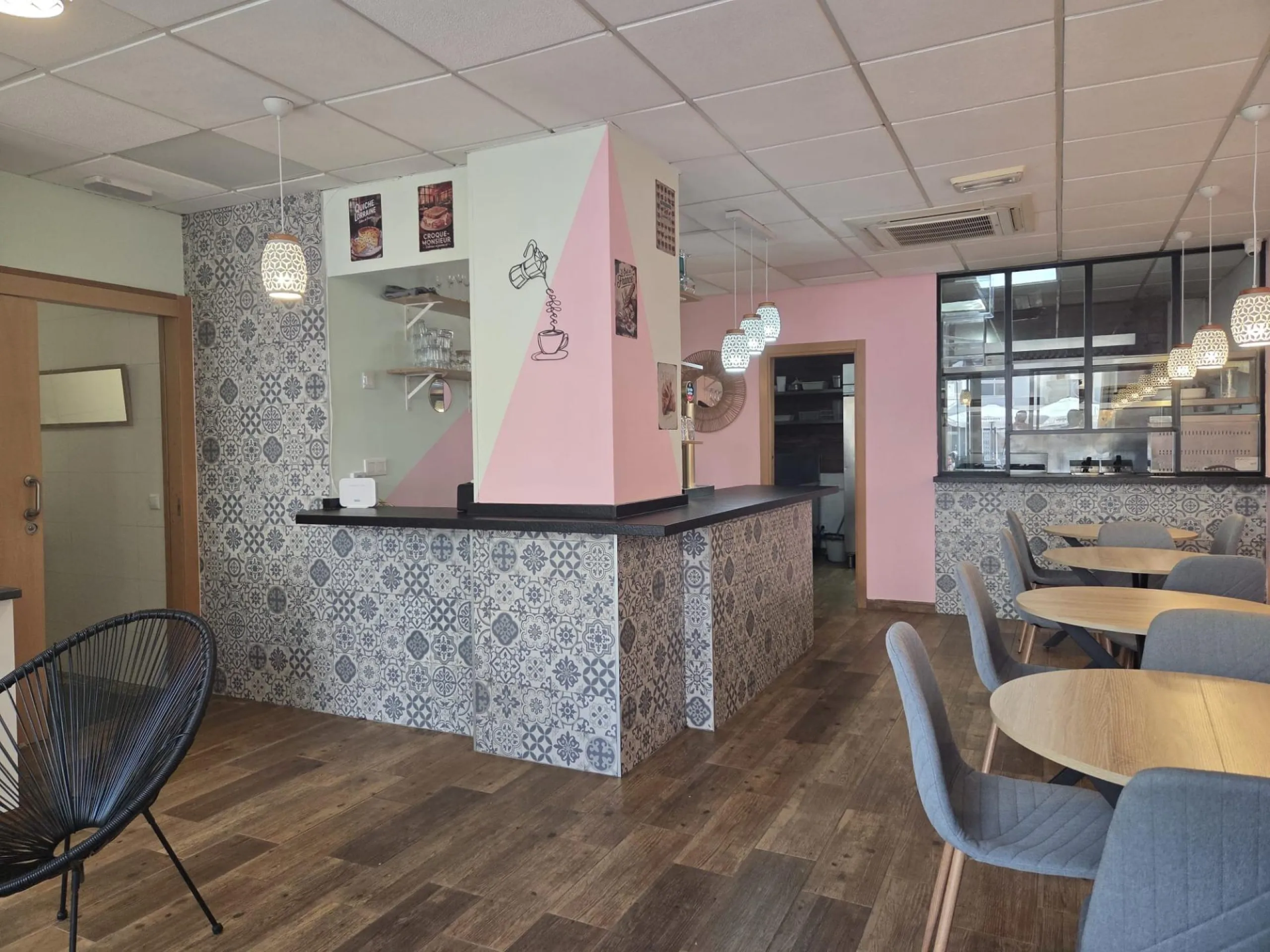 Restaurant or Pizzeria on the Beach of Campello