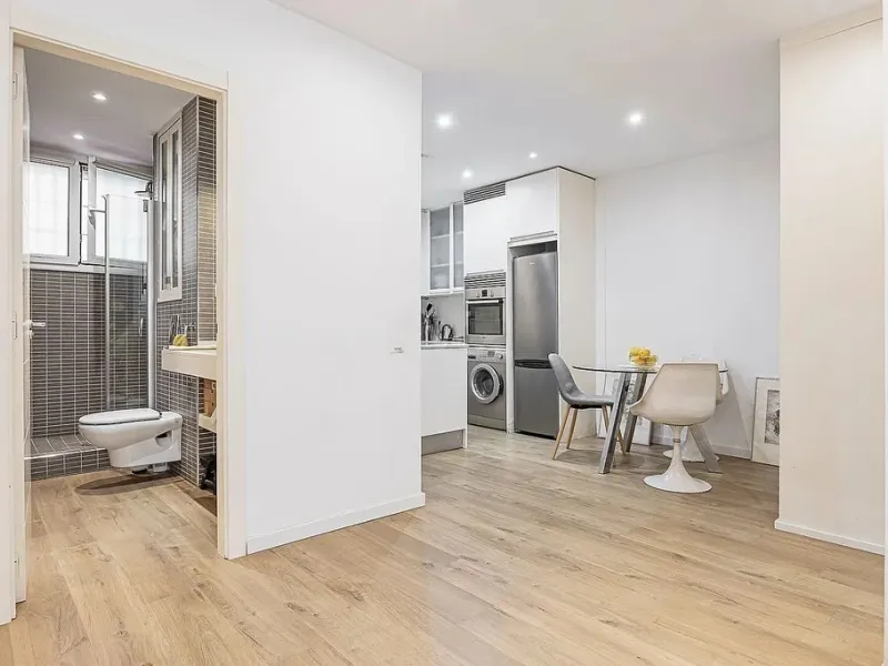 Ground Floor Apartment with Community Pool in Pedralbes, Barcelona