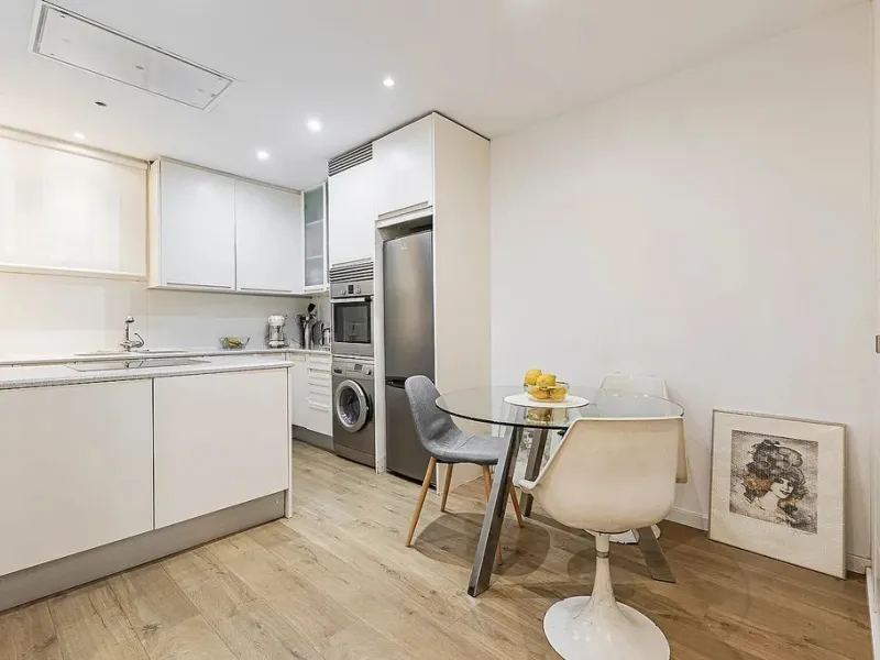 Ground Floor Apartment with Community Pool in Pedralbes, Barcelona