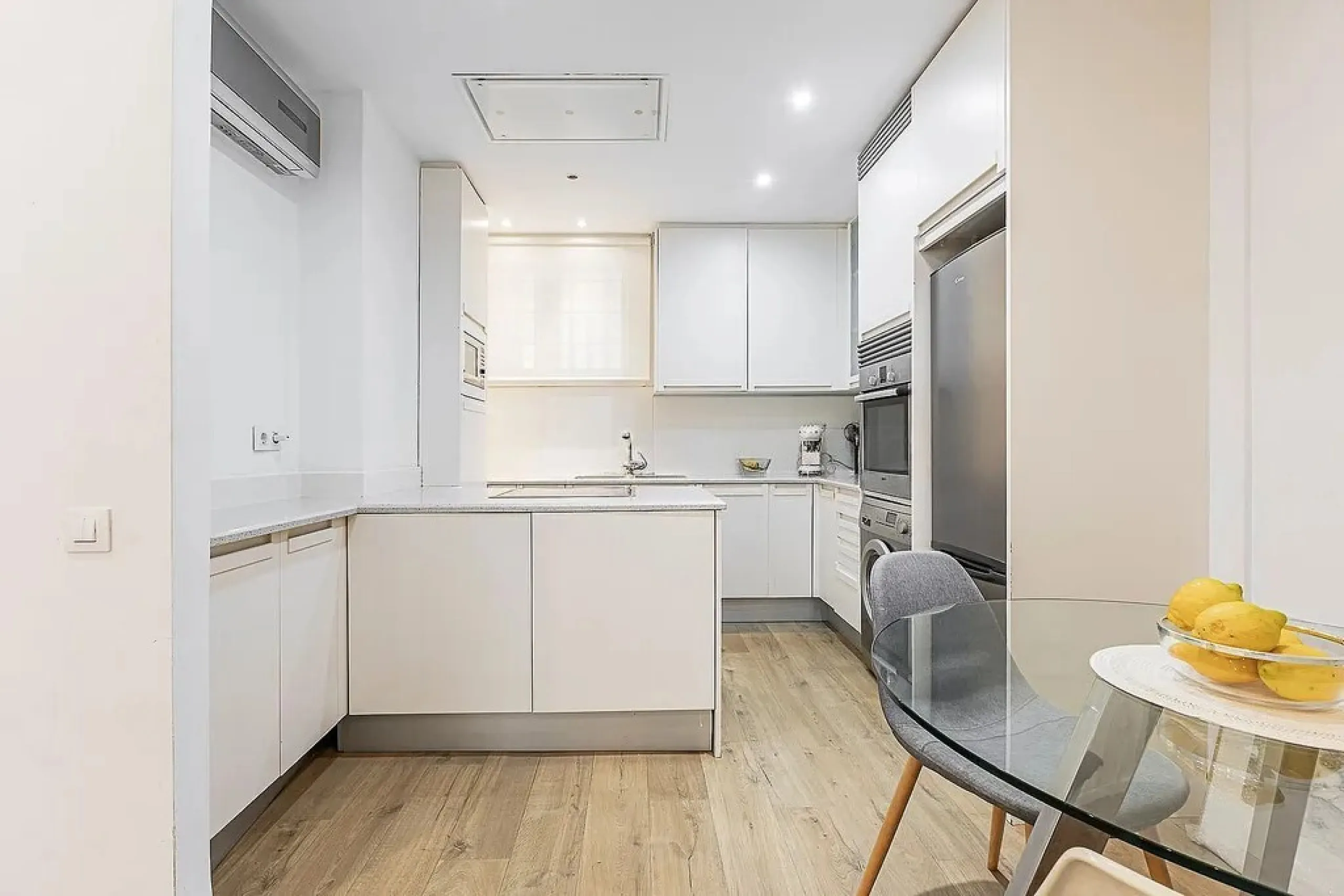 Ground Floor Apartment with Community Pool in Pedralbes, Barcelona