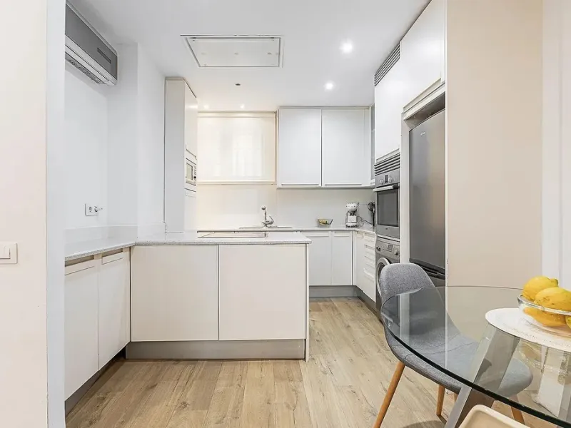 Ground Floor Apartment with Community Pool in Pedralbes, Barcelona