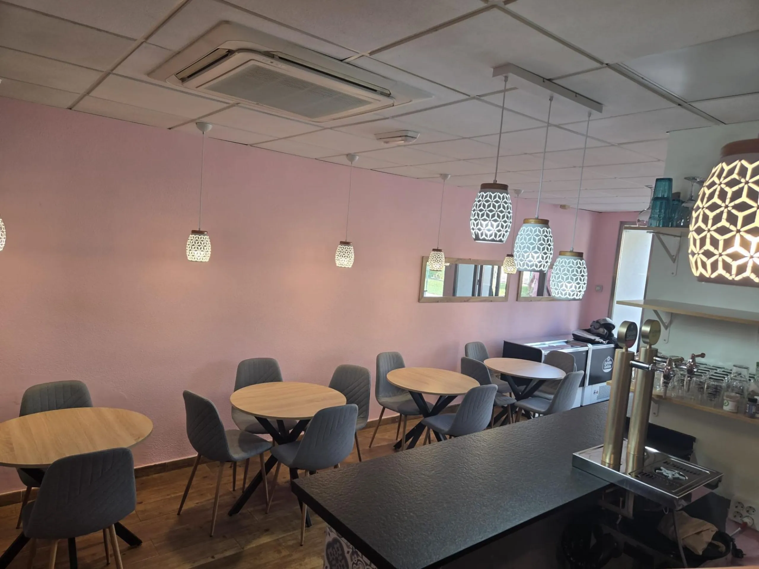 Restaurant or Pizzeria on the Beach of Campello