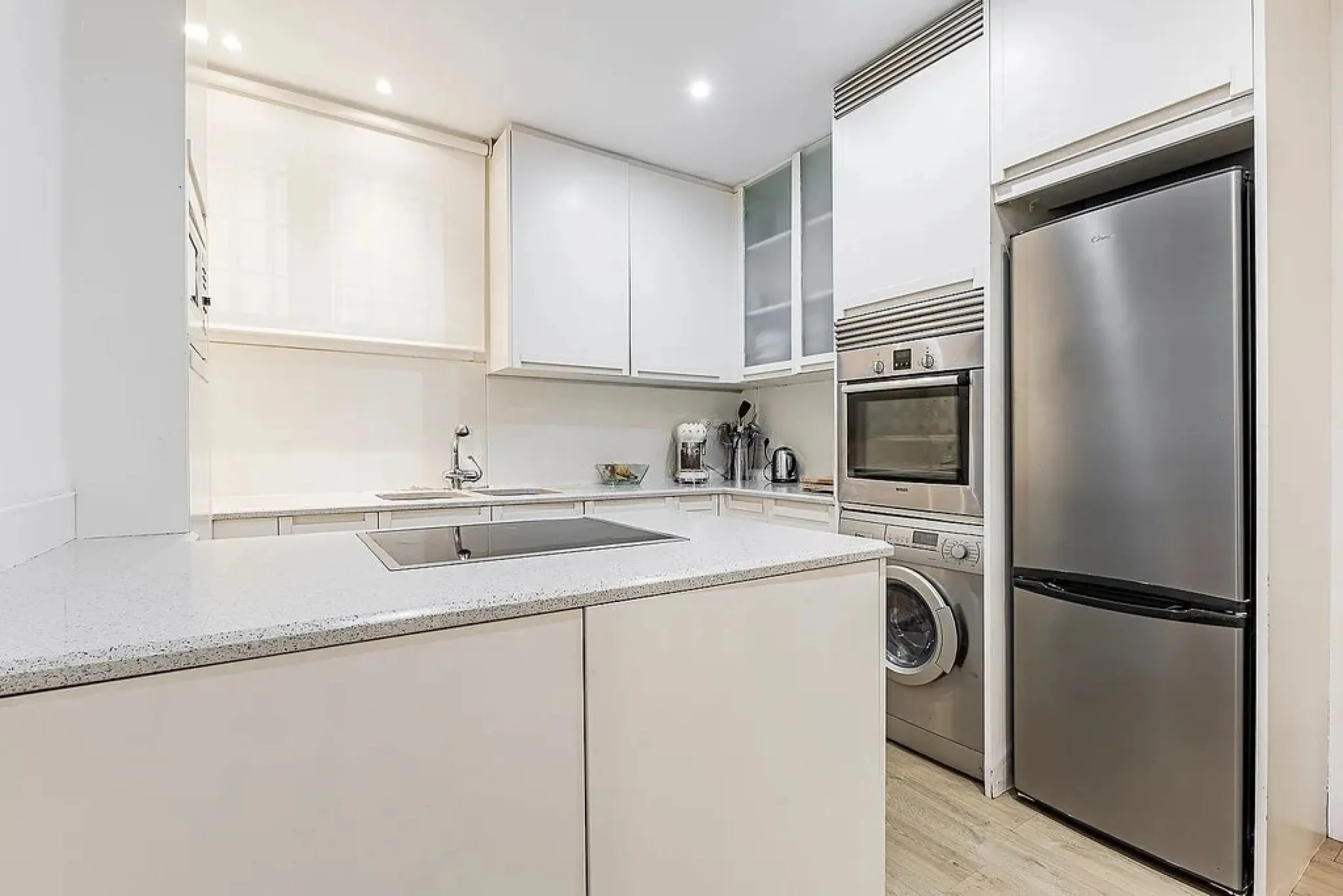 Ground Floor Apartment with Community Pool in Pedralbes, Barcelona