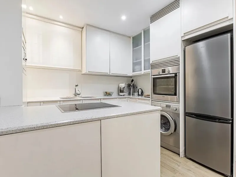Ground Floor Apartment with Community Pool in Pedralbes, Barcelona