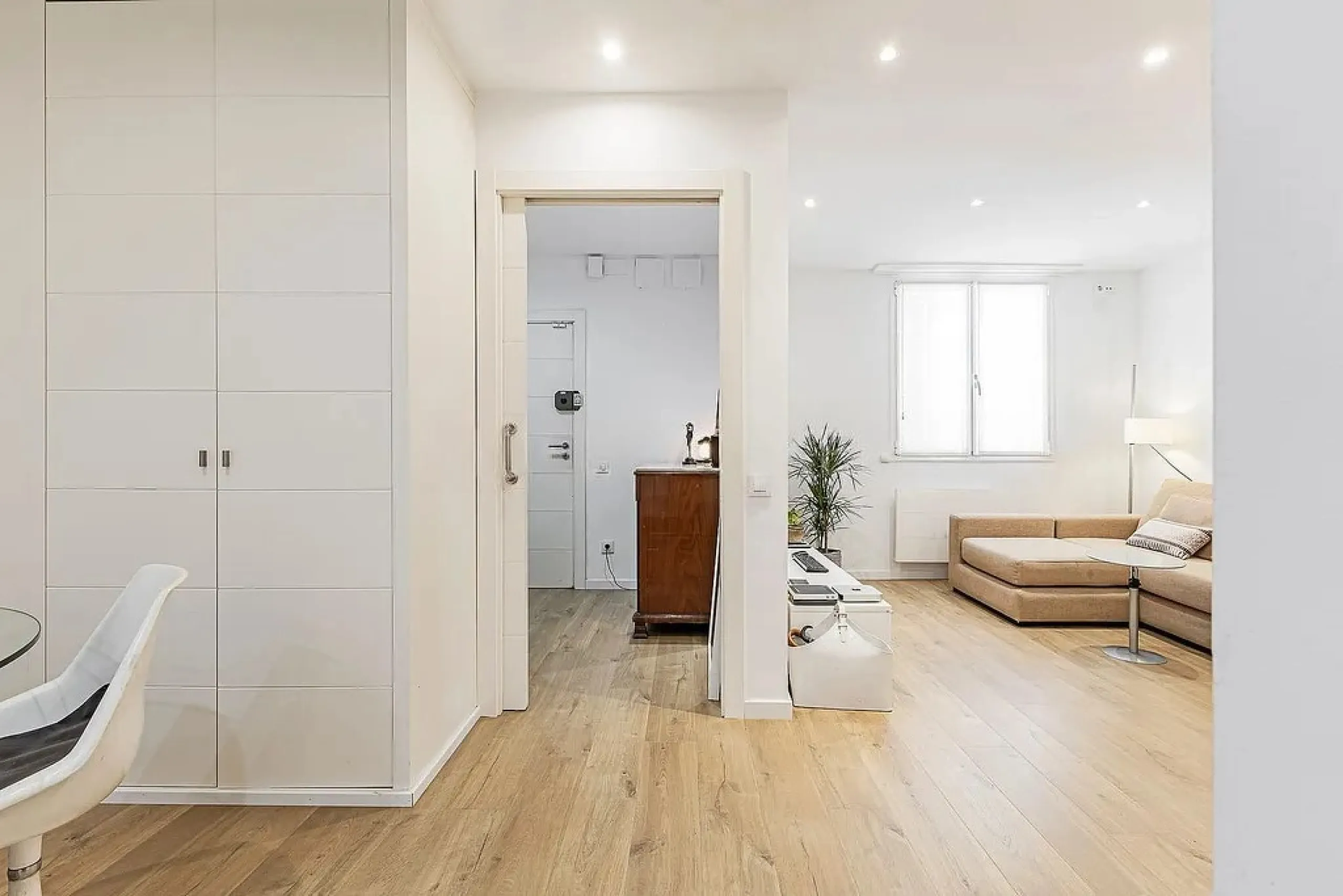 Ground Floor Apartment with Community Pool in Pedralbes, Barcelona