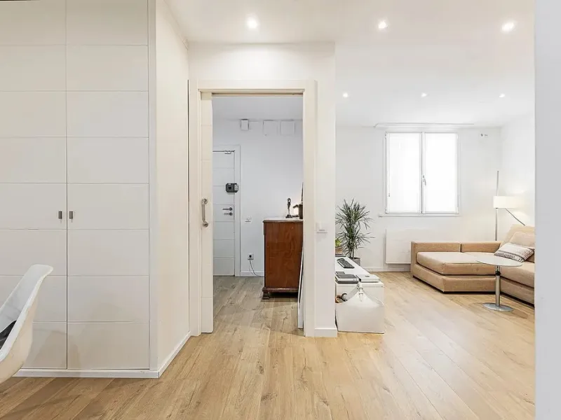 Ground Floor Apartment with Community Pool in Pedralbes, Barcelona