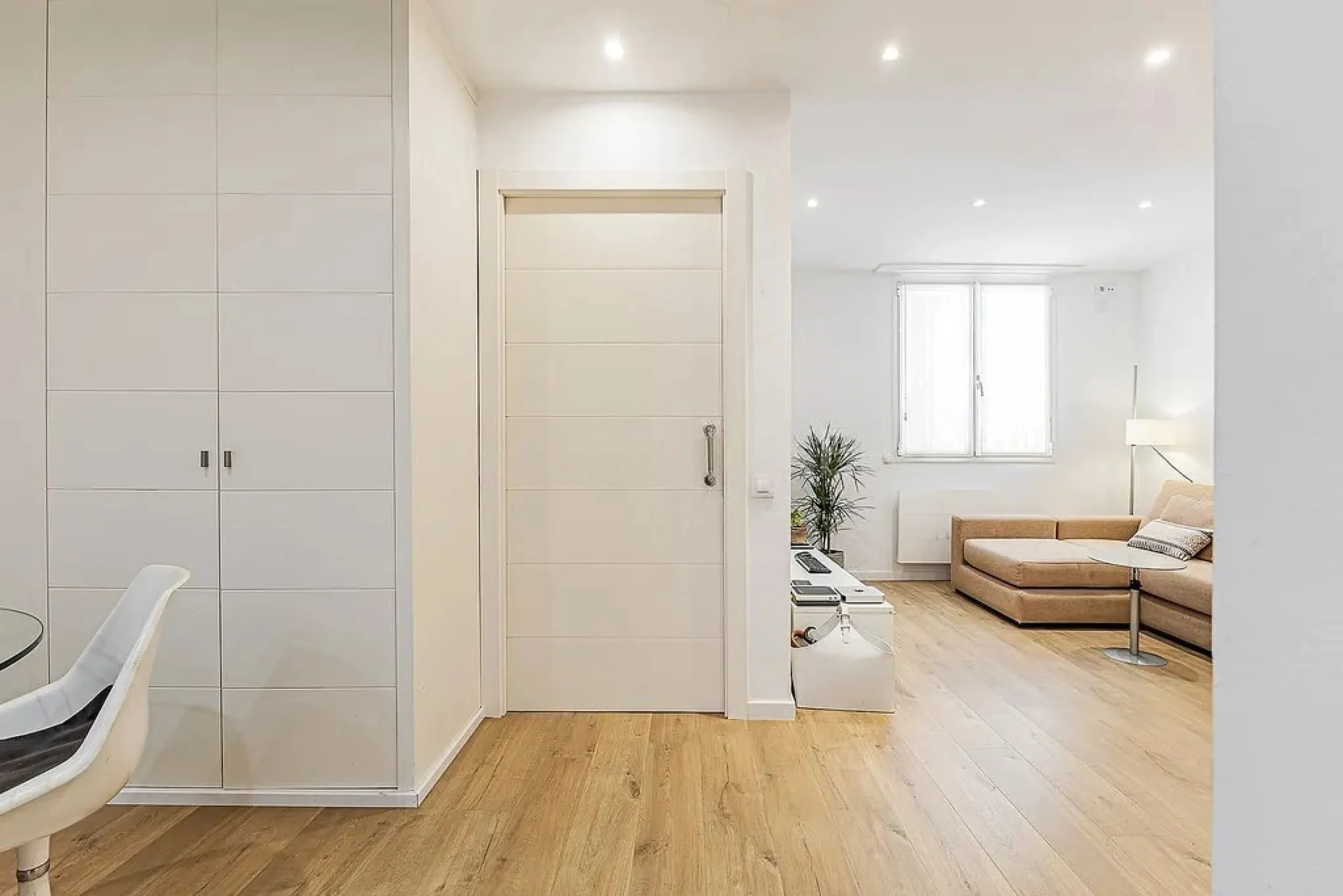Ground Floor Apartment with Community Pool in Pedralbes, Barcelona
