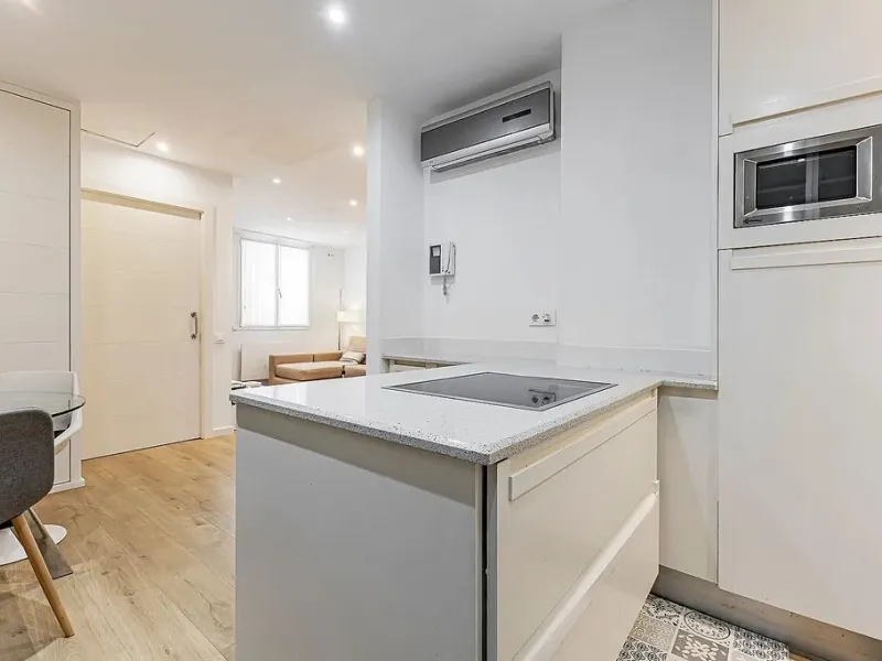 Ground Floor Apartment with Community Pool in Pedralbes, Barcelona