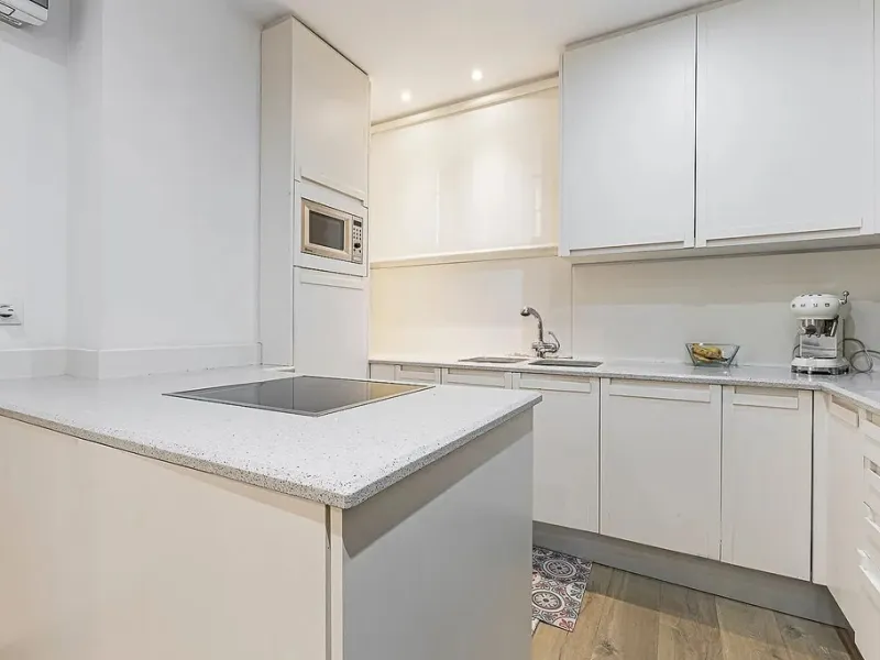 Ground Floor Apartment with Community Pool in Pedralbes, Barcelona