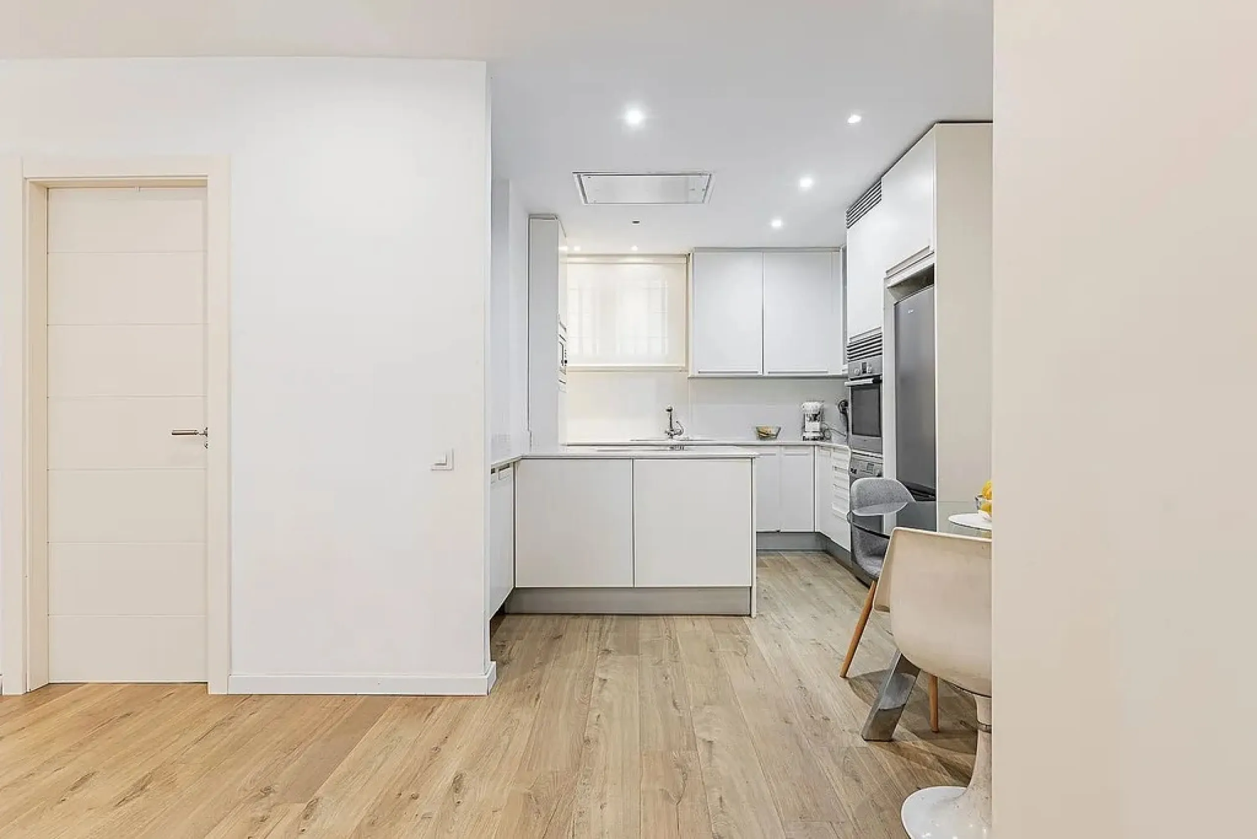 Ground Floor Apartment with Community Pool in Pedralbes, Barcelona