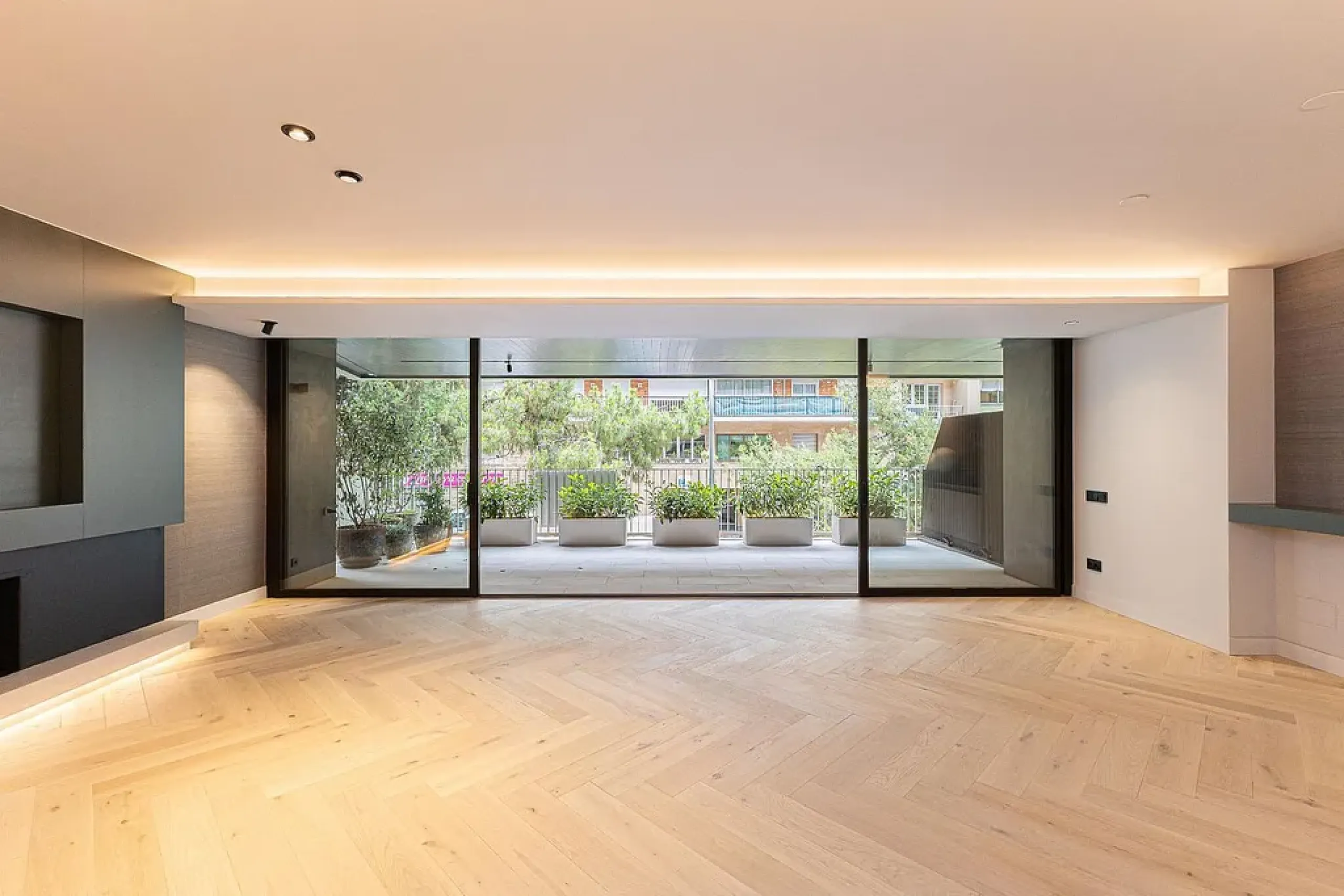 Newly Refurbished Luxury Apartment with Private Terrace in Turó Parc, Barcelona