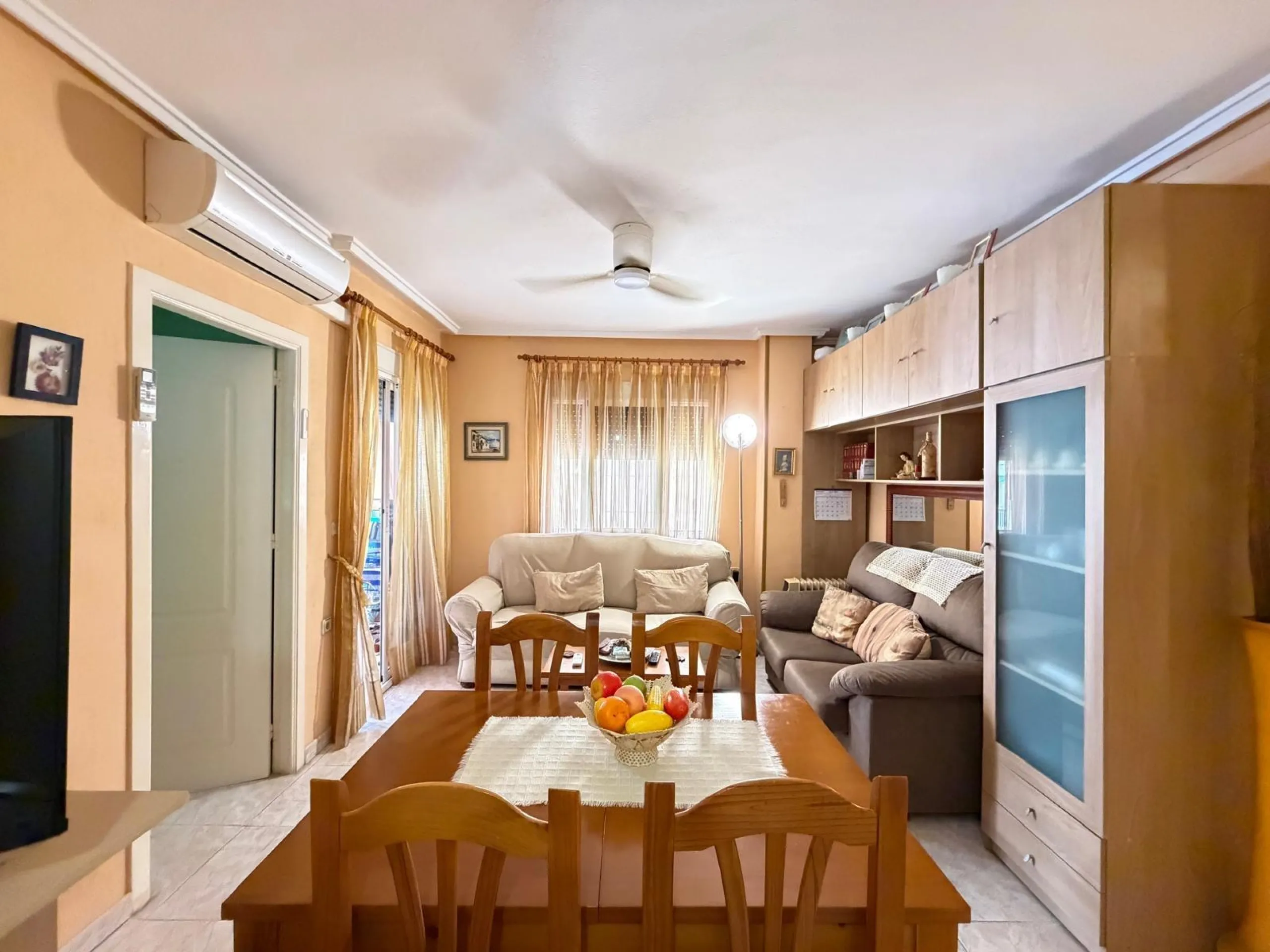 APARTMENT 400 METERS FROM CURA BEACH WITH COMMUNITY POOL. 2 BEDROOMS. 1 BATHROOM. WITH A SURFACE AREA OF 60 M2.
