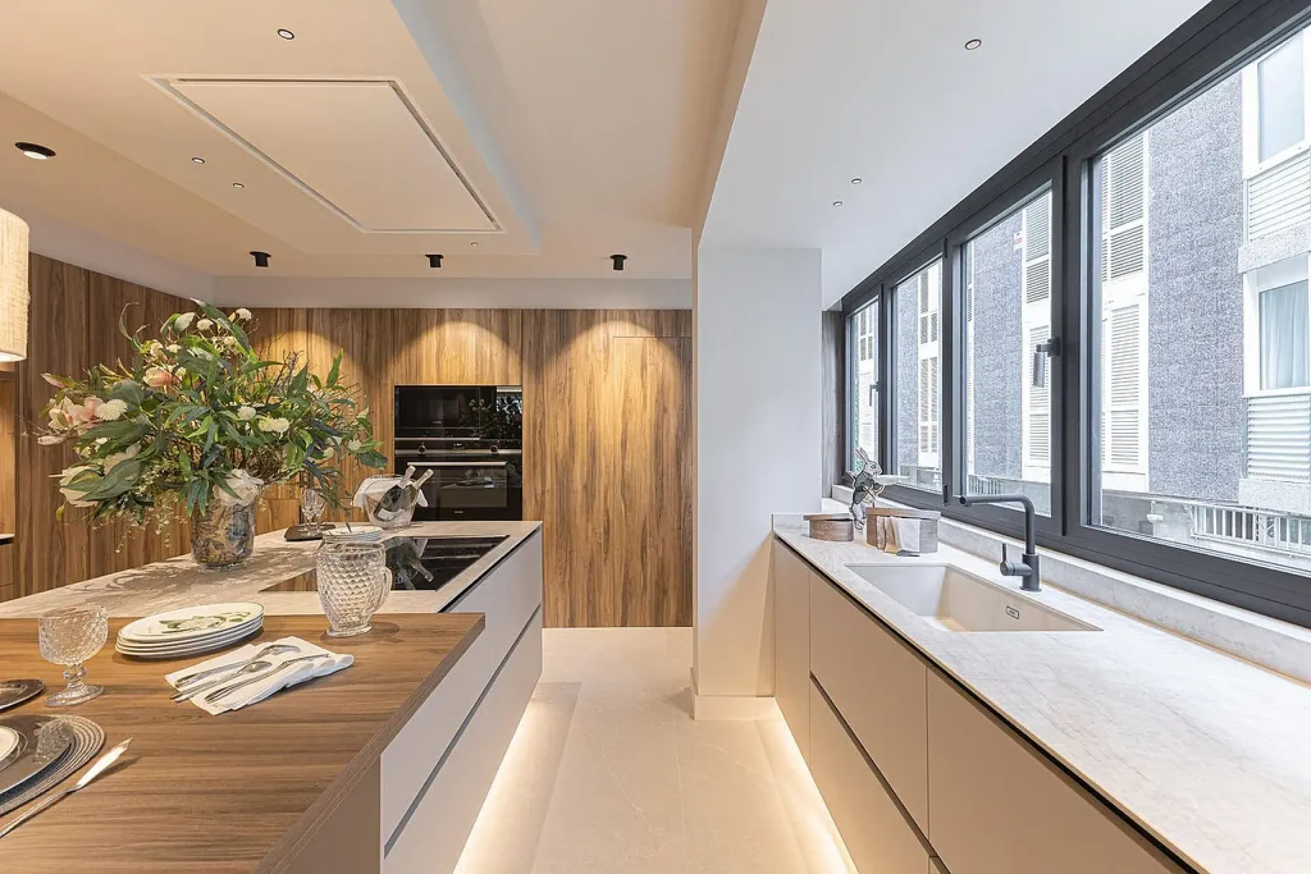 Newly Refurbished Luxury Apartment with Private Terrace in Turó Parc, Barcelona