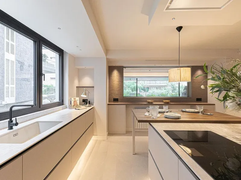 Newly Refurbished Luxury Apartment with Private Terrace in Turó Parc, Barcelona