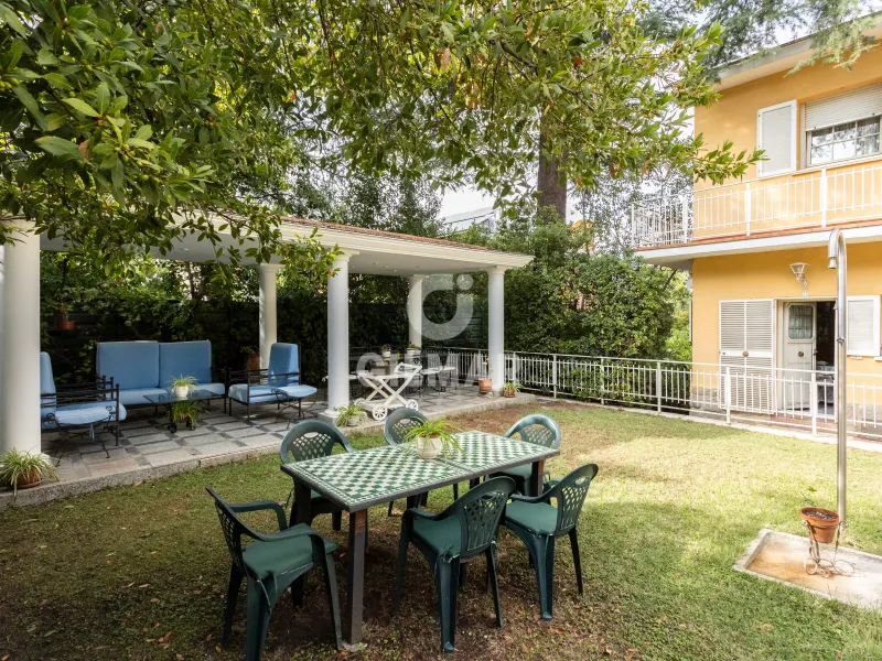 Villa in Mirasierra - Madrid