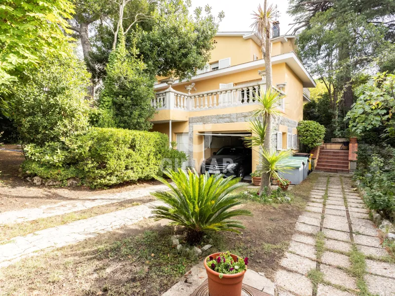 Villa in Mirasierra - Madrid