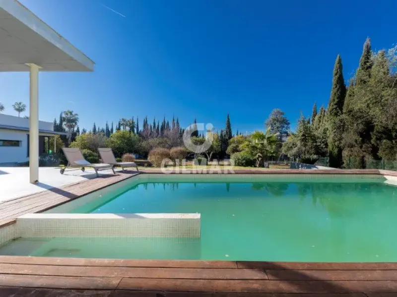 Chalet Independiente en Sanlúcar la Mayor - Sevilla