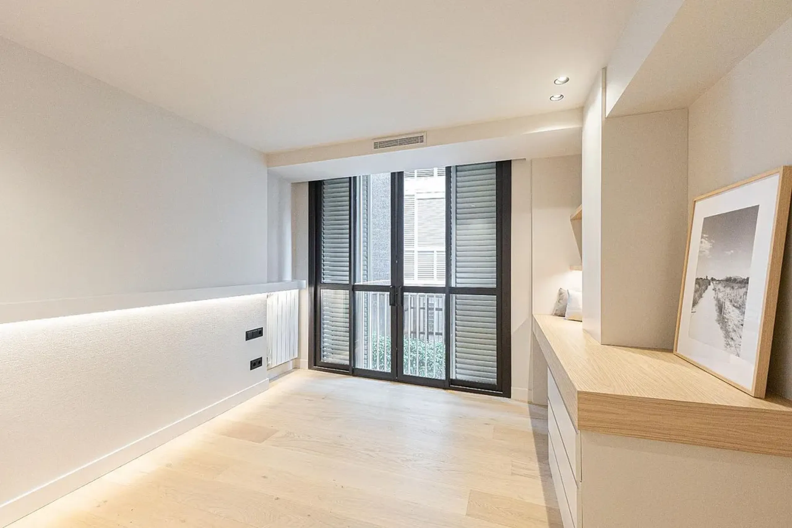 Newly Refurbished Luxury Apartment with Private Terrace in Turó Parc, Barcelona