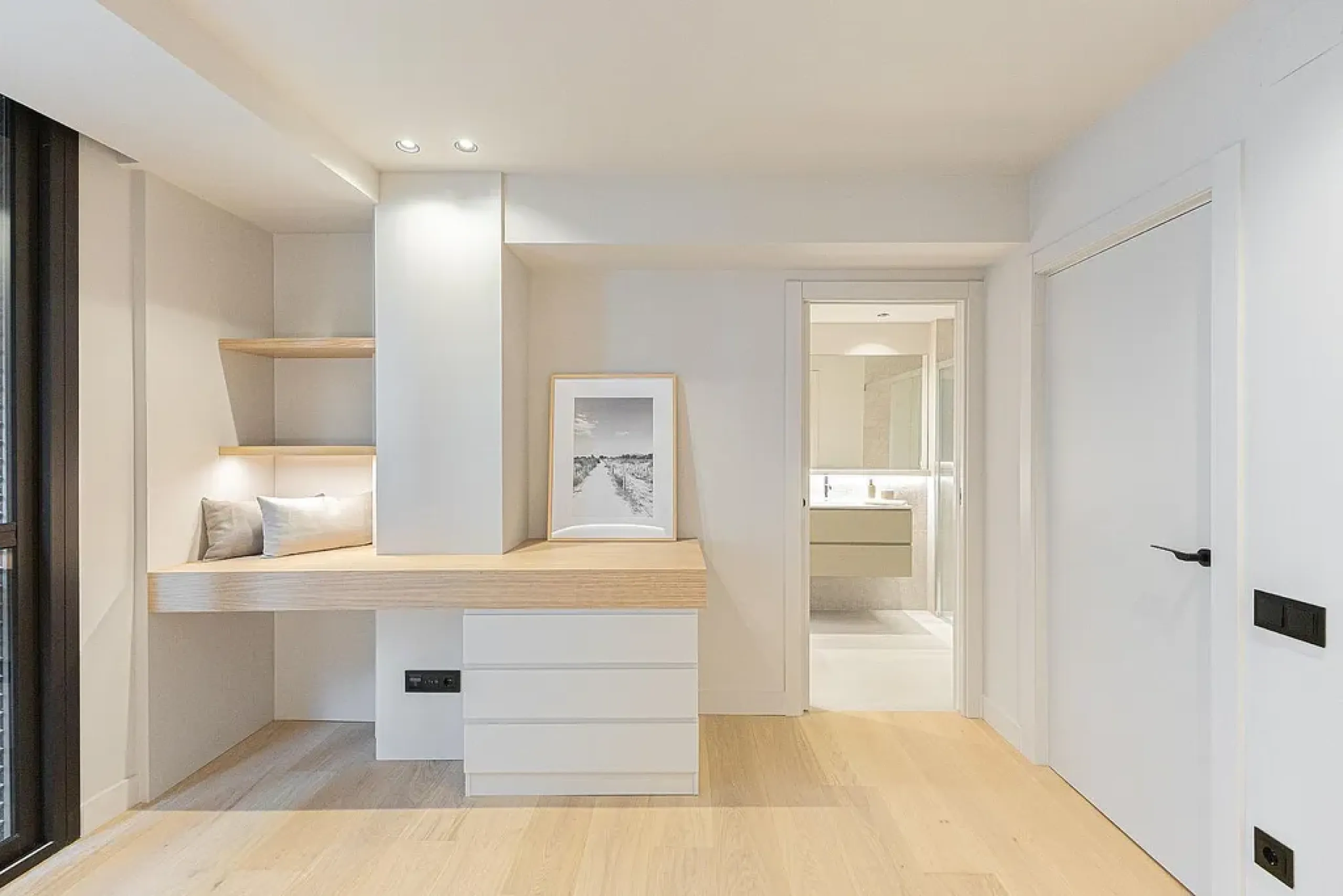 Newly Refurbished Luxury Apartment with Private Terrace in Turó Parc, Barcelona