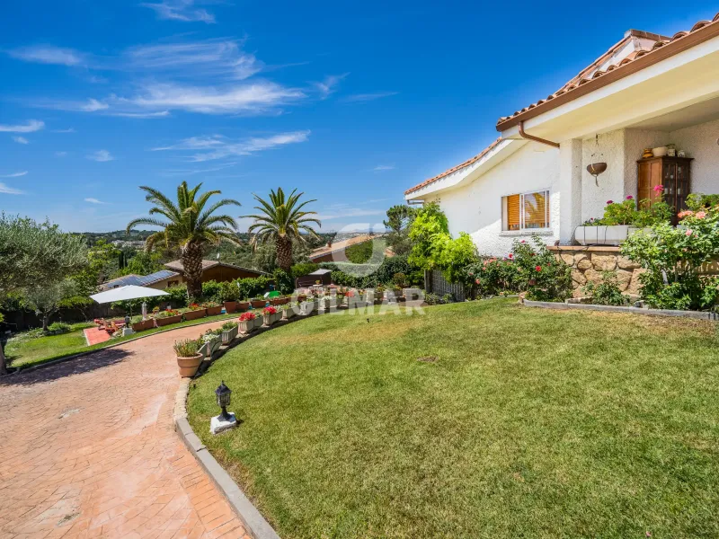 Chalet Independiente en Santo Domingo - Madrid