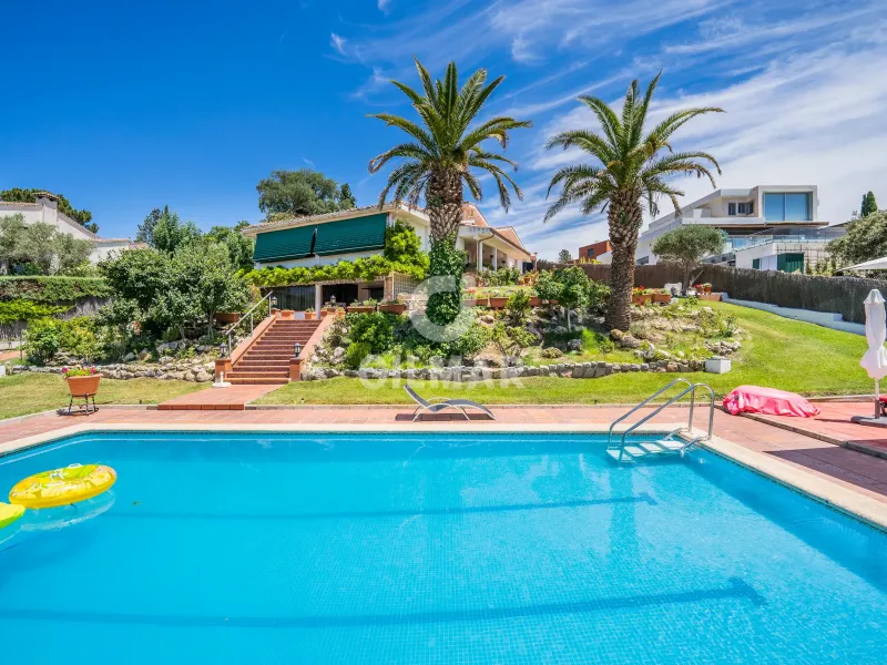 Chalet Independiente en Santo Domingo - Madrid