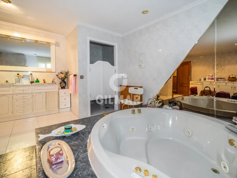 Chalet Independiente en Santo Domingo - Madrid