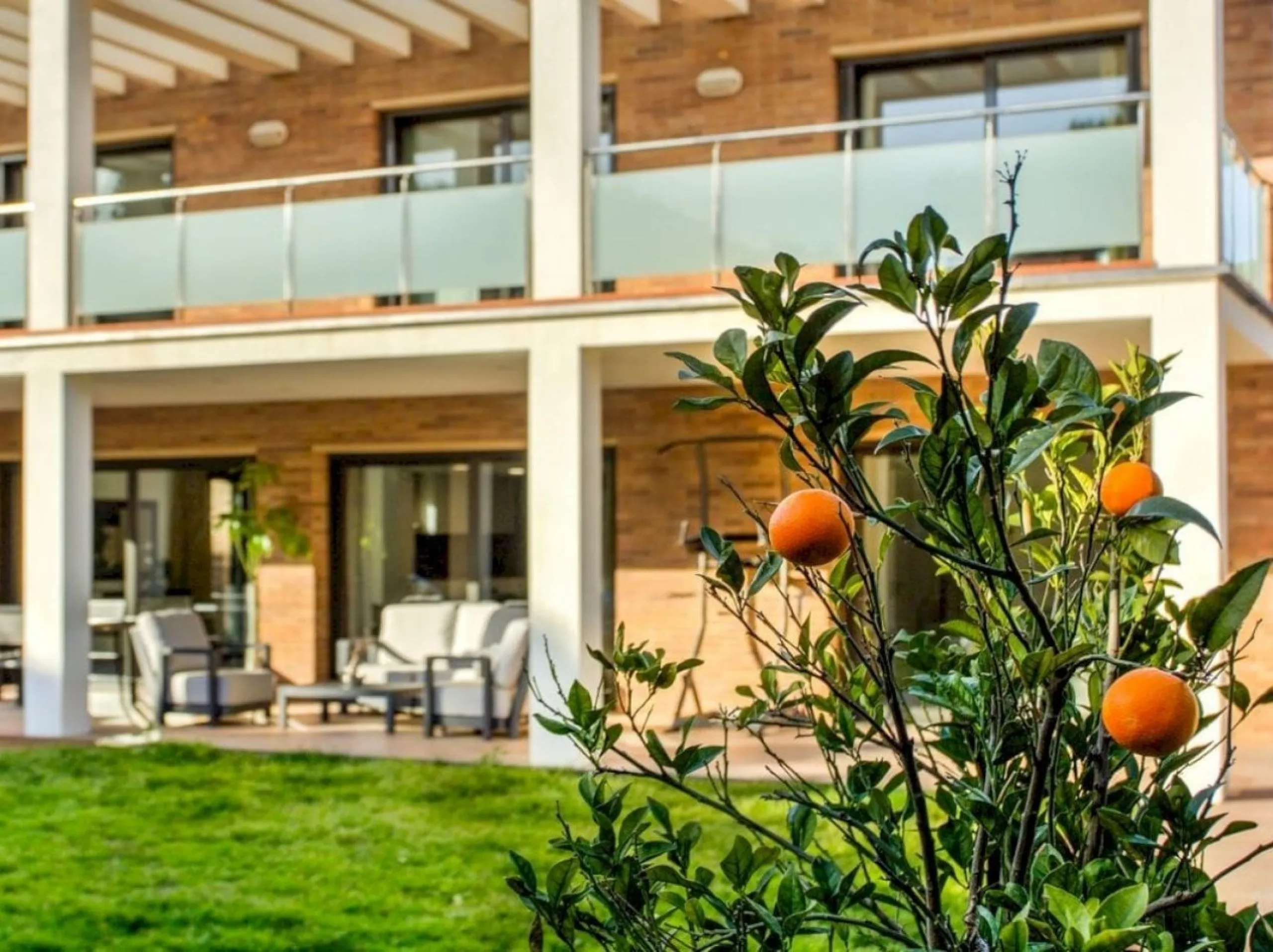 Chalet Reformado con Piscina a 100 m de la Playa en Gava Mar, Barcelona