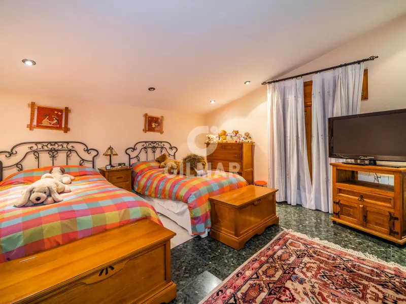 Chalet Independiente en Santo Domingo - Madrid